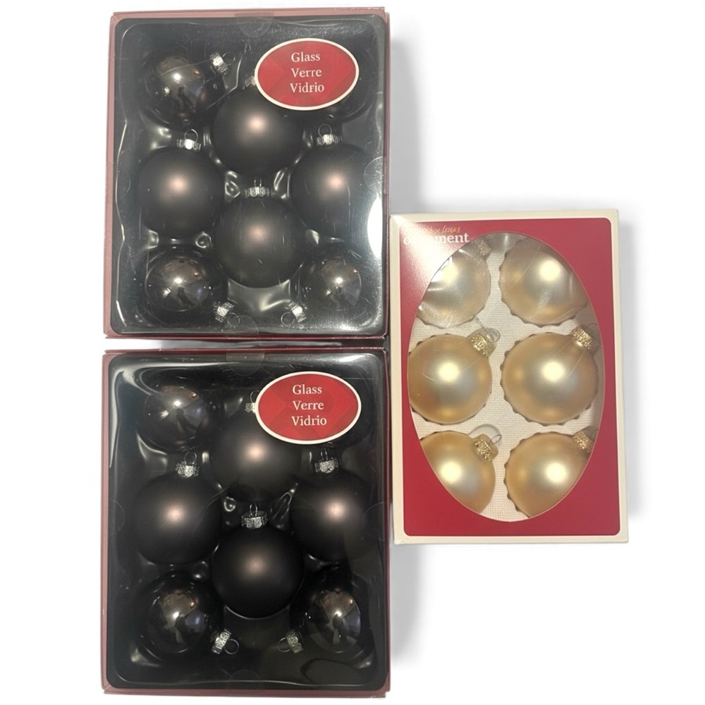Elegant Black and Gold Glass Ornaments Set